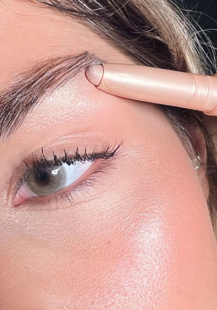 Brow Up Highlighter סטיק היילייטר Brow Up Highlighter סטיק היילייטר