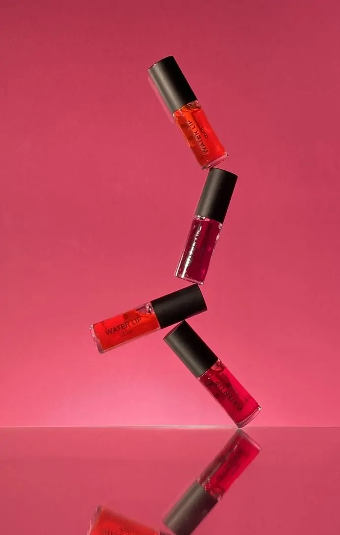 Water Lip Stain שפתון סטיין עמיד על בסיס מים Water Lip Stain שפתון סטיין עמיד על בסיס מים