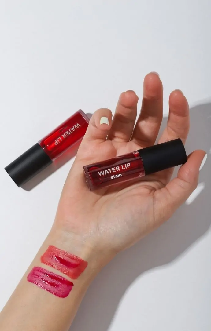 Water Lip Stain שפתון סטיין עמיד על בסיס מים Water Lip Stain שפתון סטיין עמיד על בסיס מים