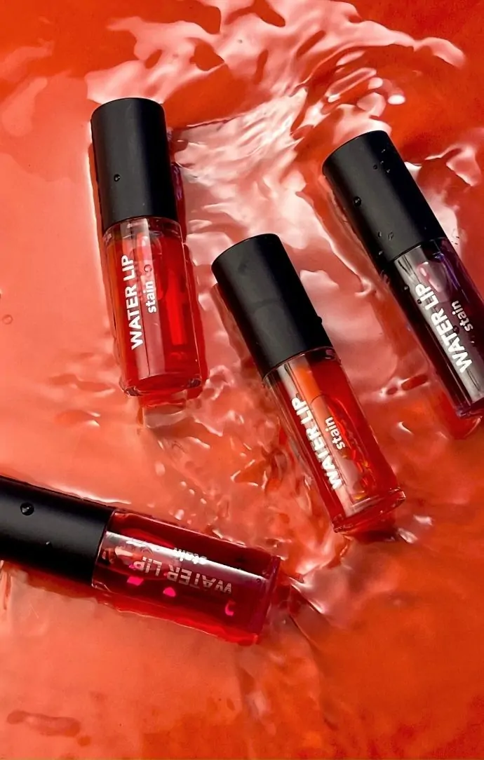 Water Lip Stain שפתון סטיין עמיד על בסיס מים Water Lip Stain שפתון סטיין עמיד על בסיס מים