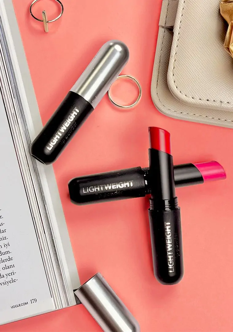 Lightweight Lipstick שפתון פודרה בסטיק Lightweight Lipstick שפתון פודרה בסטיק