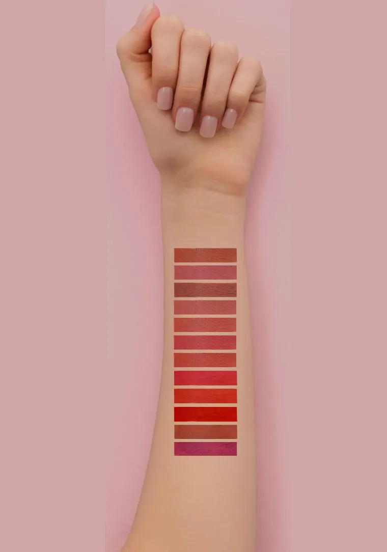 Lightweight Lipstick שפתון פודרה בסטיק Lightweight Lipstick שפתון פודרה בסטיק
