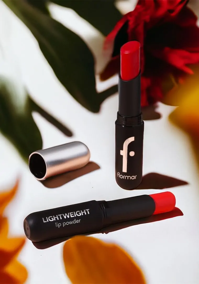 Lightweight Lipstick שפתון פודרה בסטיק Lightweight Lipstick שפתון פודרה בסטיק