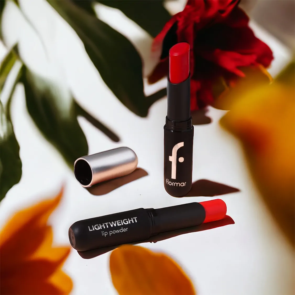 Lightweight Lipstick שפתון פודרה בסטיק Lightweight Lipstick שפתון פודרה בסטיק